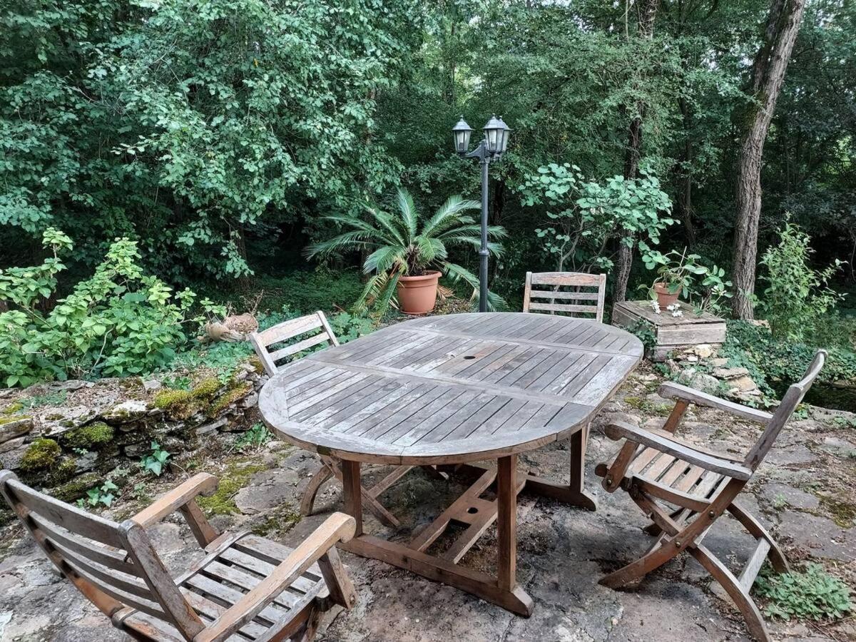 Une Chambre Dans Un Cottage Chaleureux Crémieu Exterior foto